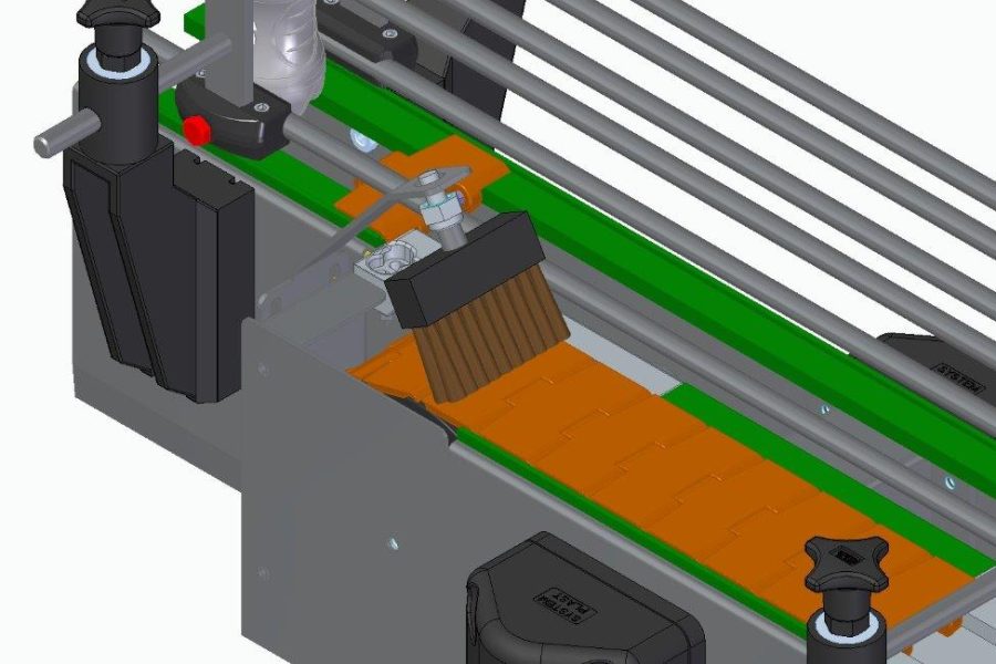Chain lubrication system with brushes